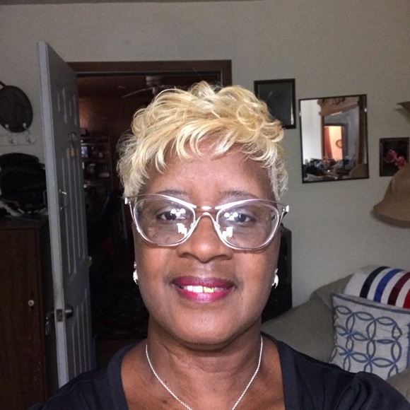 Meet your Posher, Martina - Picture 1 of 1